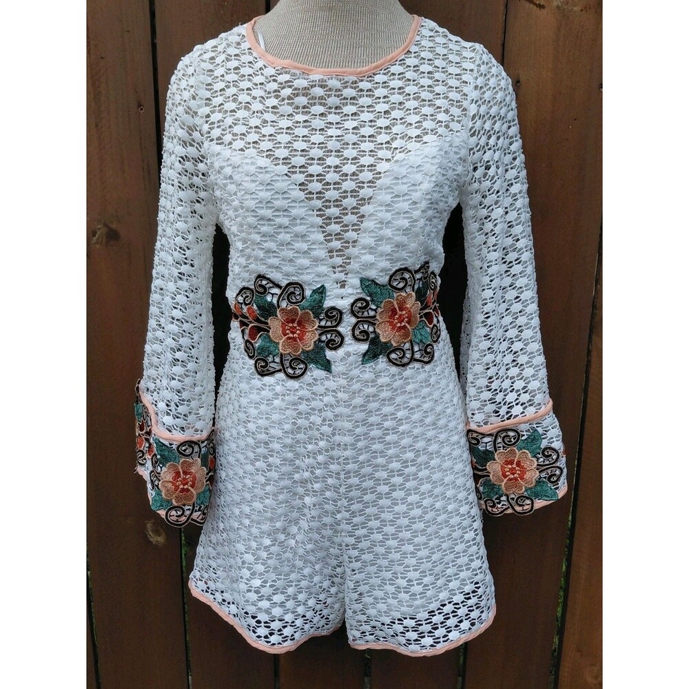 Solaris Style Women White 3/4 Bell Sleeve Embroidered Lace Short Romper Size S